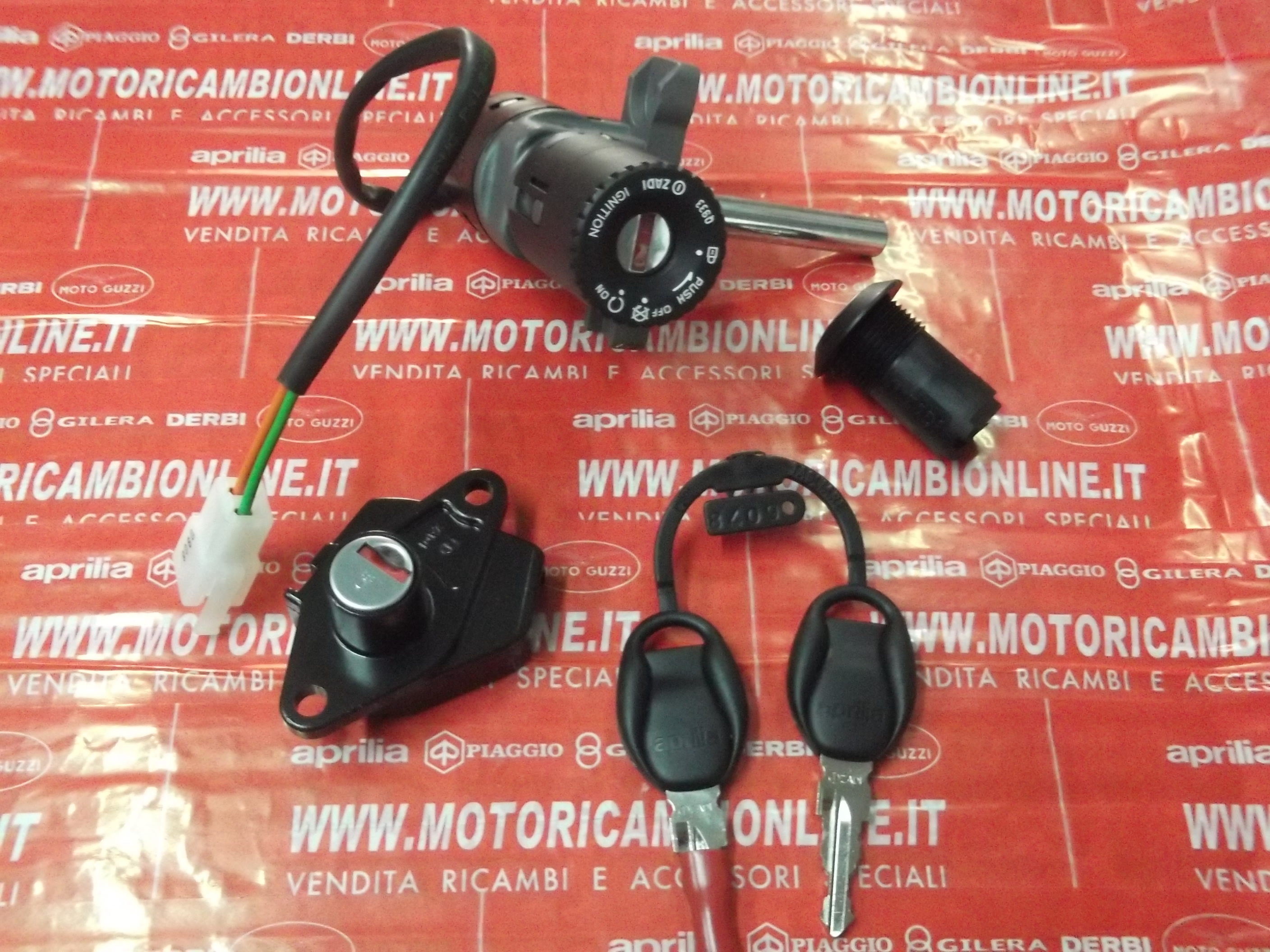 kit serrature completo Blocca sterzo aprilia sportcity derbi rambla 125/200/250/300cc entra per applicazione con 85181r