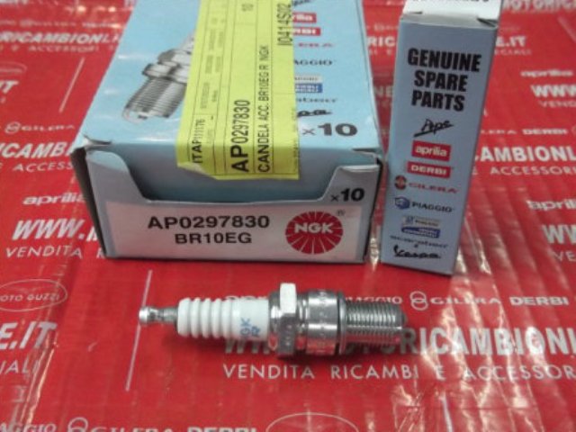 Candela Accensione BR10EG R NGK Originale per Aprilia e Derbi codice AP0297830