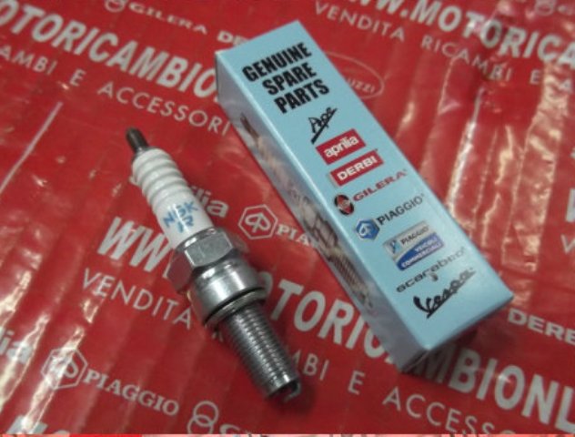 Candela NGK CR7E Originale per Aprilia Derbi Yamaha kawasaki codice AP8520007 ex codice 862914