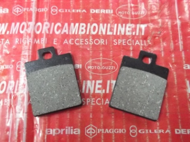 Coppia Pasticche Freno Per Scooter Derbi Gilera Piaggio codice  647073