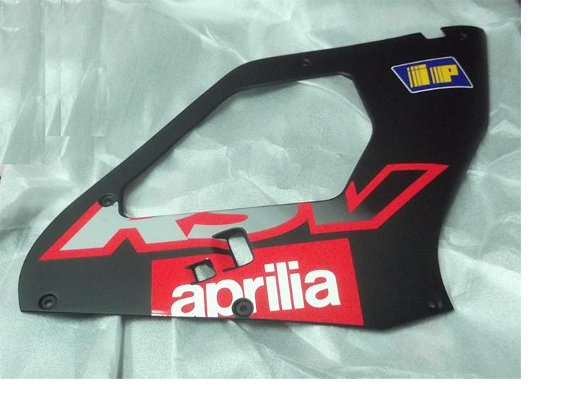 Carena Laterale Destra Verniciata Nera Per Aprilia RSV Codice AP8149275